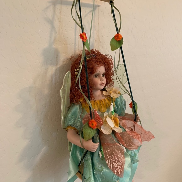 CATHAY COLLECTION GORGEOUS LIMITED EDITION PORCELAIN SWINGING FAIRY DOLL - Picture 6 of 8
